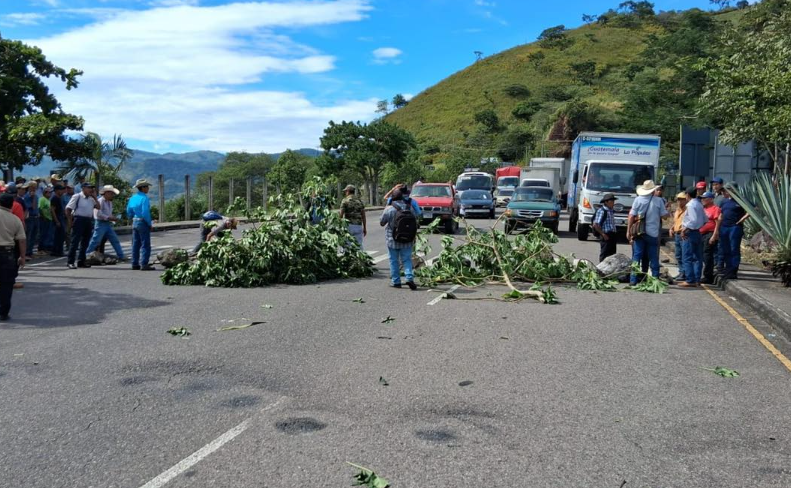 EN VIVO: militares veteranos bloquean carreteras en Guatemala este 11 de noviembre