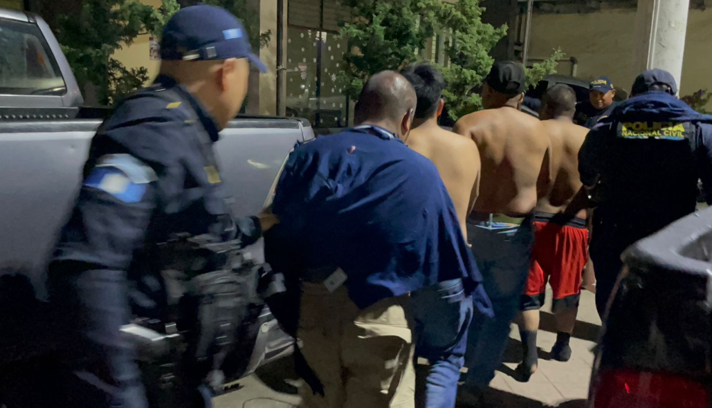 Madre pide auxilio y pobladores interceptan picop para evitar secuestro de su hija