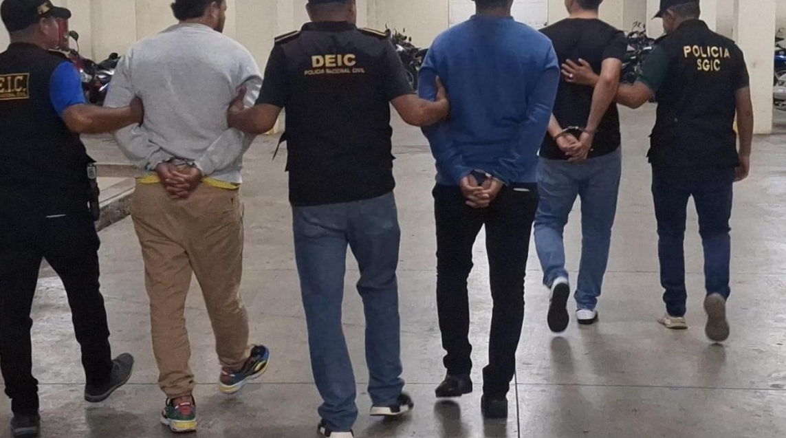 Decomisan más de Q25 mil y municiones: capturan en Coatepeque a tres hombres, uno de ellos colombiano