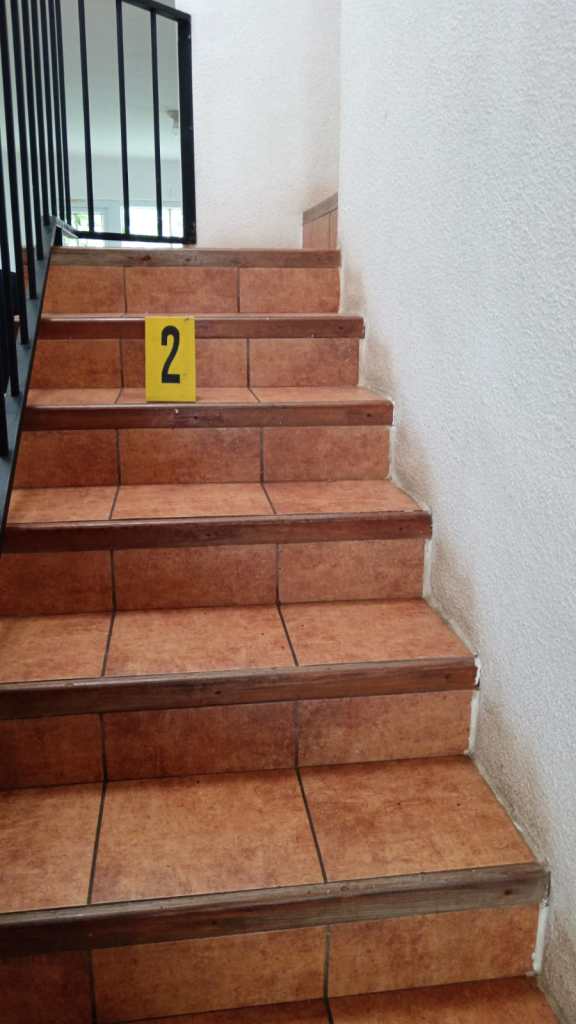 Casquillo localizado en el interior de una de las viviendas.