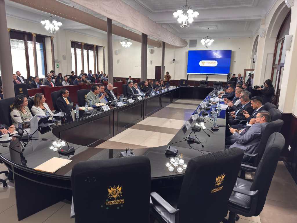 Esta semana, los miembros de la Comisión de Finanzas del Congreso de la República entregarán el dictamen sobre la propuesta presentada por el Ministerio de Finanzas (Minfin), por Q163 mil 783.4 millones. (Foto Prensa Libre: Urías Gamarro)