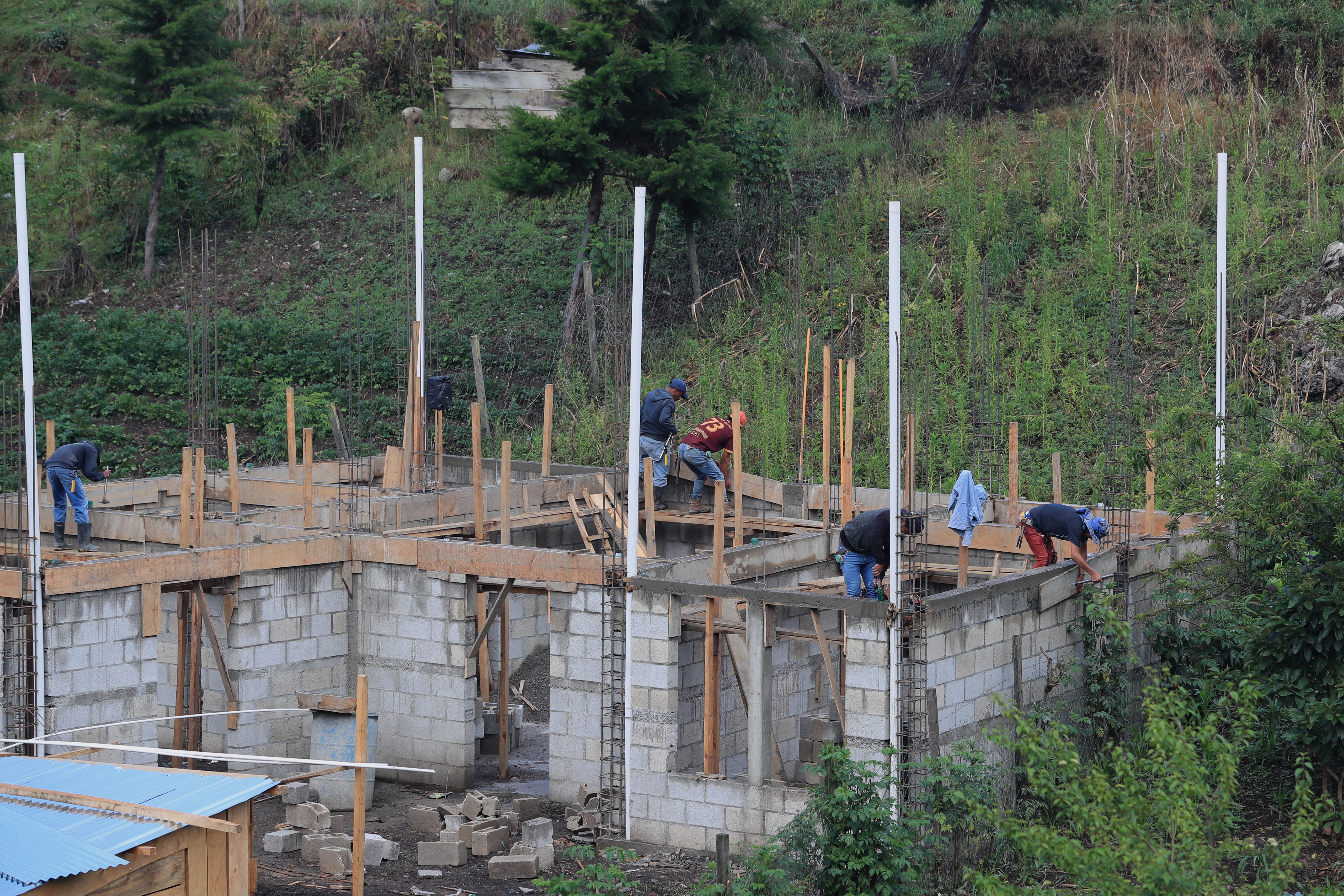 El ingreso extraordinario de remesas familiares hacia Guatemala impulsa el crecimiento de la construcción, como una medida preventiva de los migrantes ante el riesgo de deportación. (Foto Prensa Libre: Hemeroteca PL)