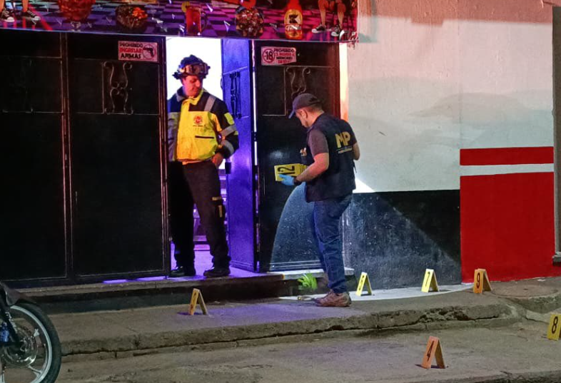 Mueren baleados dos hombres en ataque a discoteca de Boca del Monte
