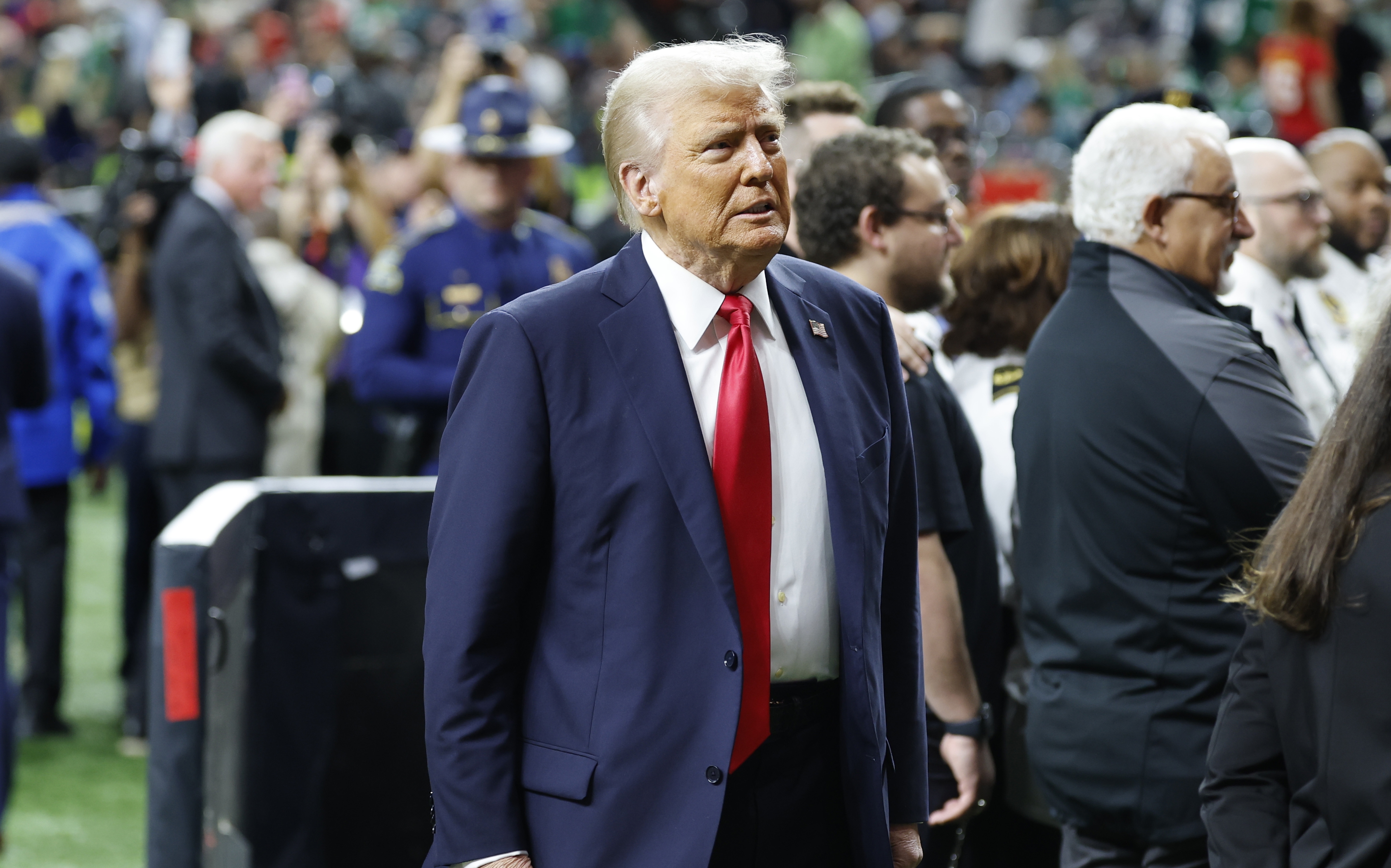 Con el pulgar abajo: Así reaccionaron los fanáticos cuando Trump habló durante el partido de la NFL
