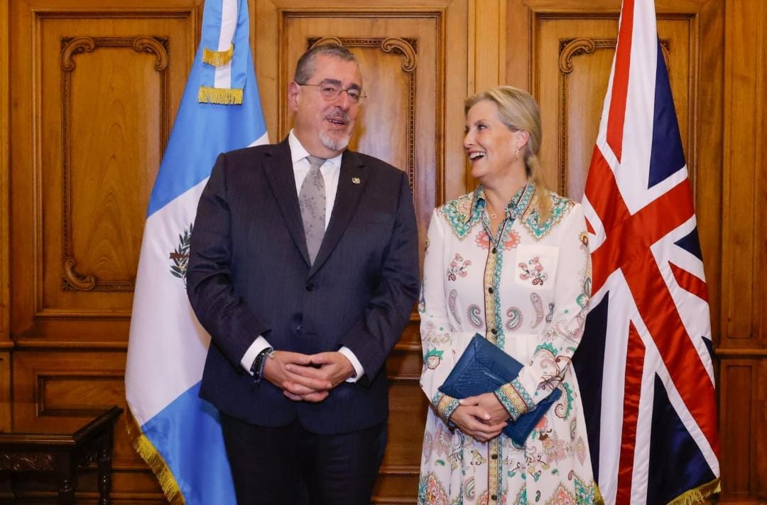 Presidente Bernardo Arévalo y duquesa de Edimburgo dialogan sobre temas de juventud y ambiente