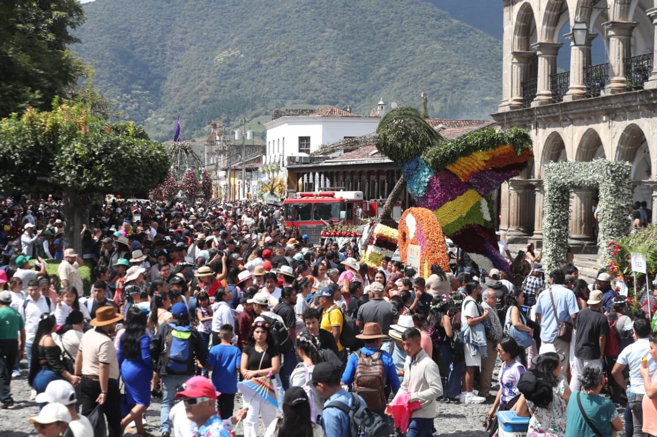 Más de 300 mil personas visitan el Festival de las Flores de la Antigua Guatemala