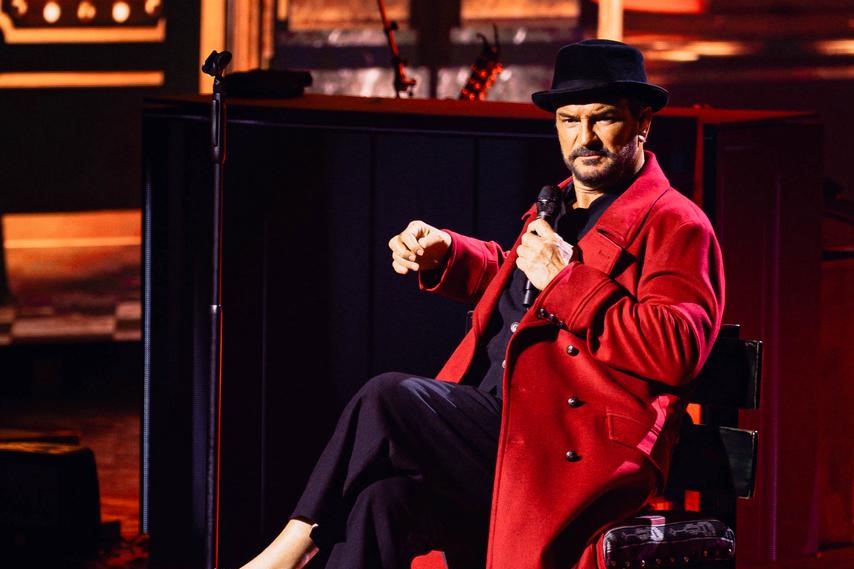 “Lo hicieron madrugar para firmar las velas de Hecho a la Antigua”: Fundación Adentro venderá velas autografiadas por Arjona