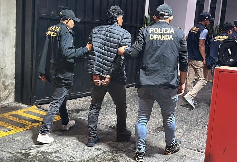 Picop embiste a investigador de la PNC mientras capturaban a alias “El Arena”