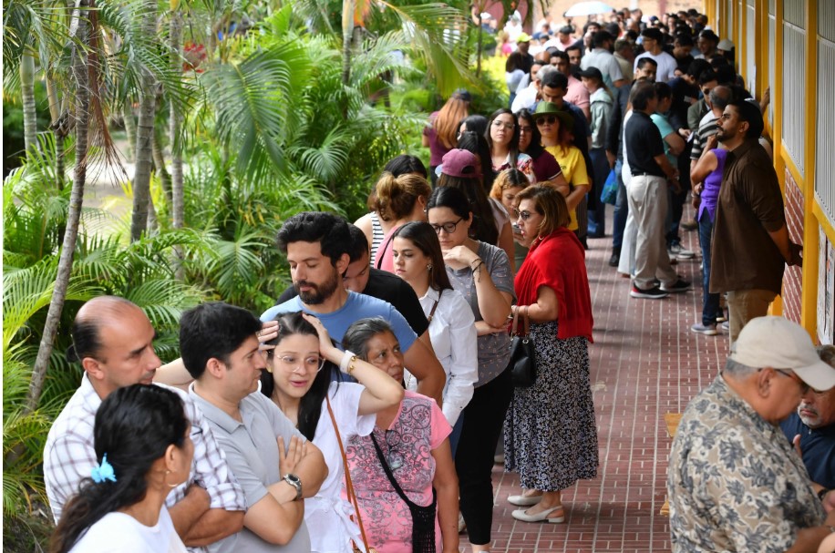 En Tegucigalpa se registró alta participación de votantes. (Foto Prensa Libre: AFP)