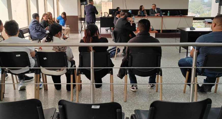 Juez ordena proceso penal a 3 personas por desfalco de Q20 millones en banco CHN