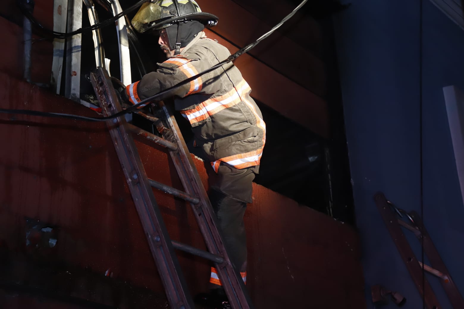 Cuatro personas mueren en incendio en inmueble de la zona 1 de la capital