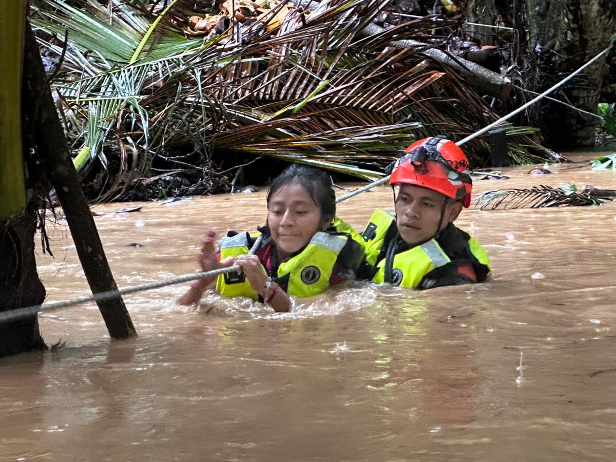 Videos: fuertes lluvias causan inundaciones y evacuaciones en Puerto Barrios, Izabal