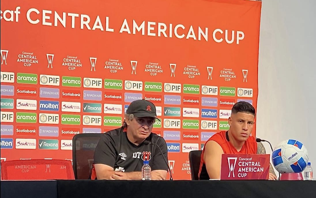 Alajuelense vs Xelajú MC: Óscar Ramírez confía en sus porteros suplentes tras la baja de Washington Ortega