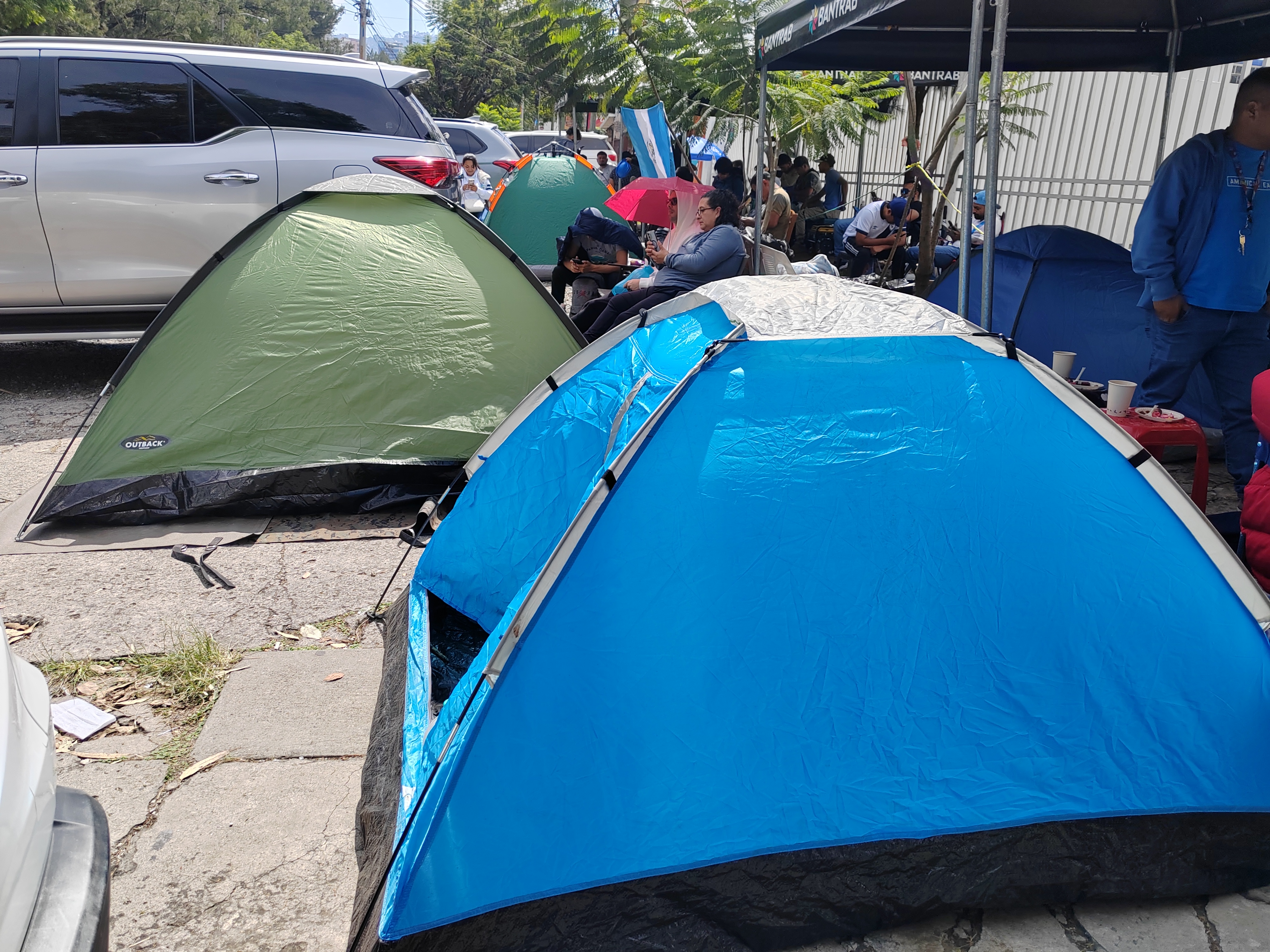 La preventa se realizará con un límite de tres boletos por DPI, y se espera que unas cinco mil entradas sean adquiridas por los aficionados a partir de las 7 horas de este martes 4 de noviembre. (Foto Prensa Libre: Moises Xec).