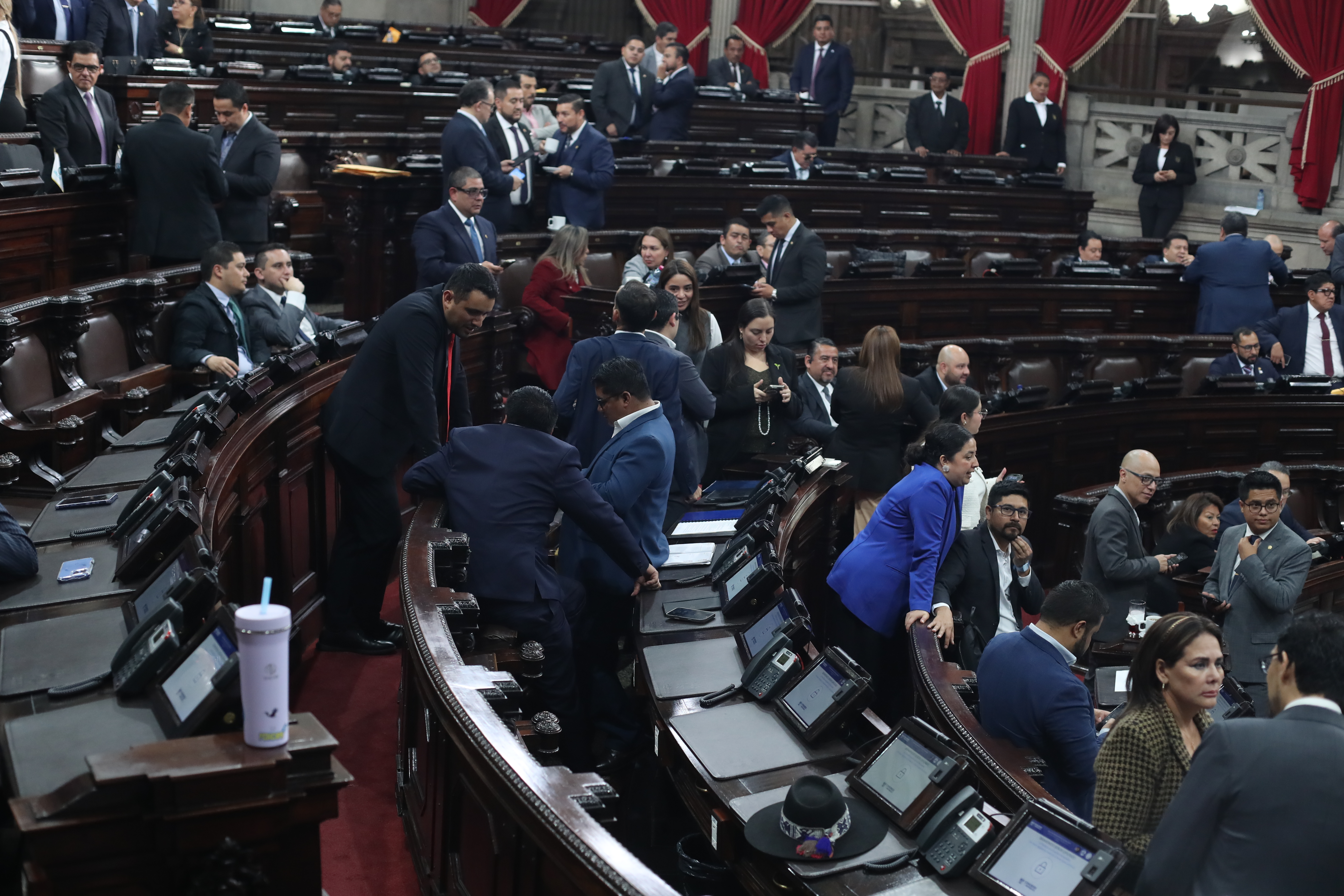 CONGRESO 11 DE NOVIEMBRE. Se cubri el Palacio Legislativo este 11 de noviembre con un par de citaciones y el pleno. En la imagen, pleno en el hemiciclo del Congreso de la Repblica, en donde se vieron la Ley de Portabilidad numrica y servicios de servicios mviles; y, Convocatoria para integrar la comisin de postulacin para elegir magistrados del TSE.

Juan Diego Gonzlez.  111125