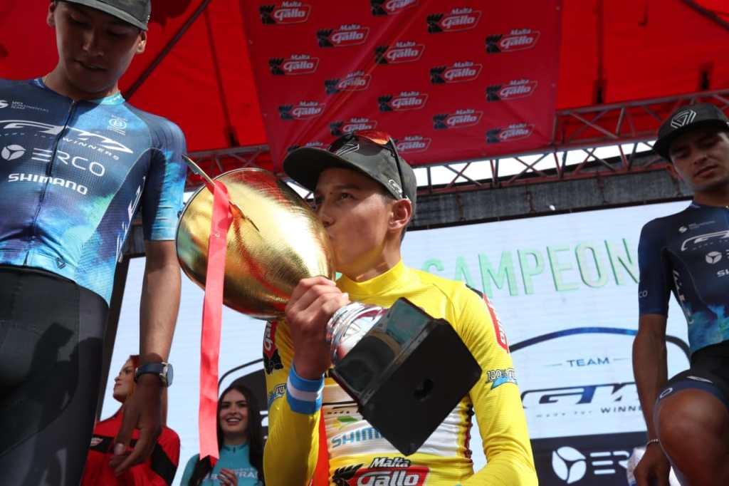 Óscar Garzón, campeón de la Vuelta 2025.