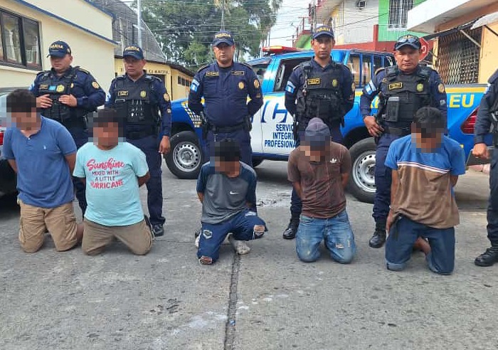 Liberan a mujer secuestrada y detienen a 5 hombres que la tenían en una casa en donde en 2023 desmembraron a una persona