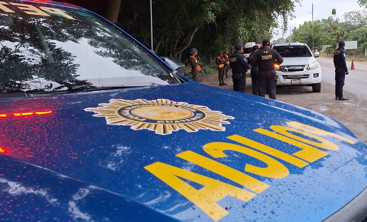 Pobladores retienen a policías, fiscales y civiles durante diligencia en finca de San Francisco, Petén