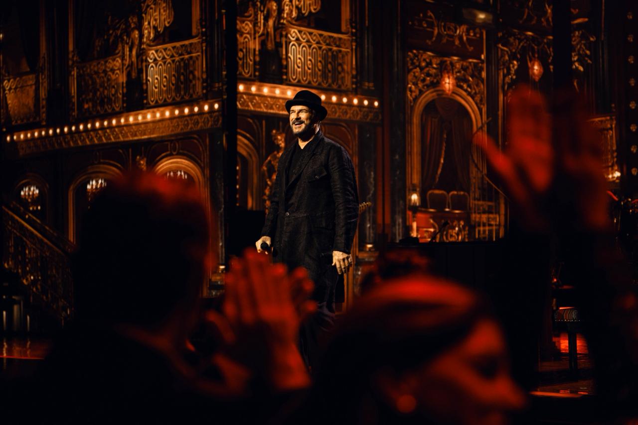 “Pedigrí”: Ricardo Arjona sorprende con interpretación acústica antes de su quinto concierto en la gira Lo que el Seco no dijo