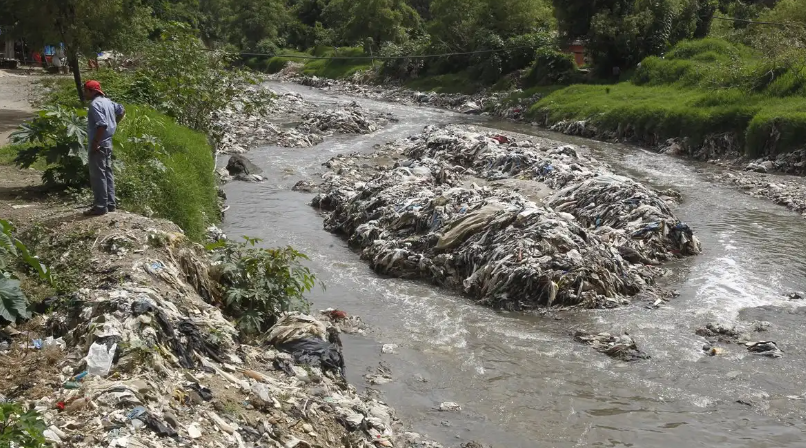 Arévalo veta el decreto 9-2025 por “implicar un grave retroceso ambiental para el país”