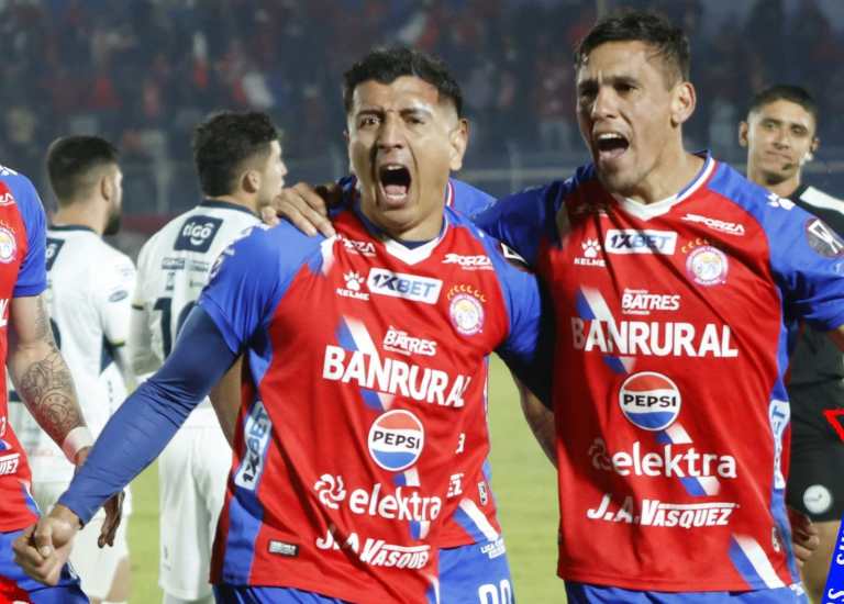 De villano a héroe: Manuel Romero marca en el 9