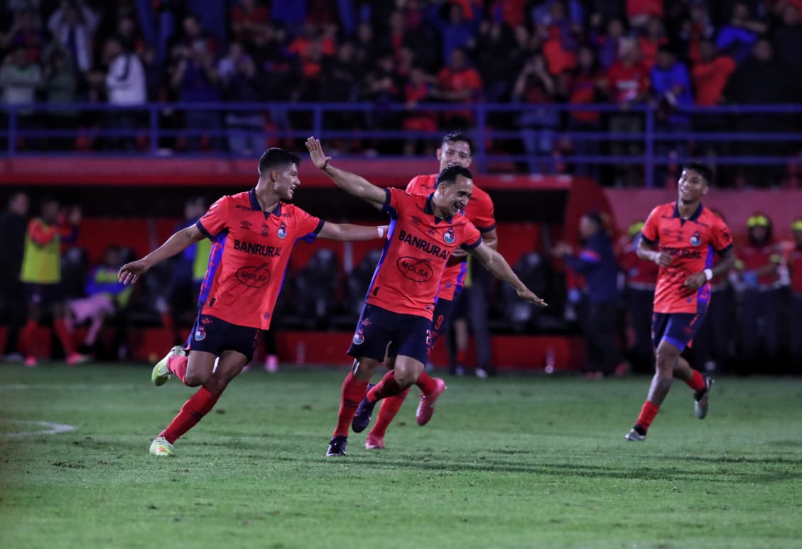 Municipal gana en el último suspiro y desplaza a Antigua para quedarse con el segundo lugar