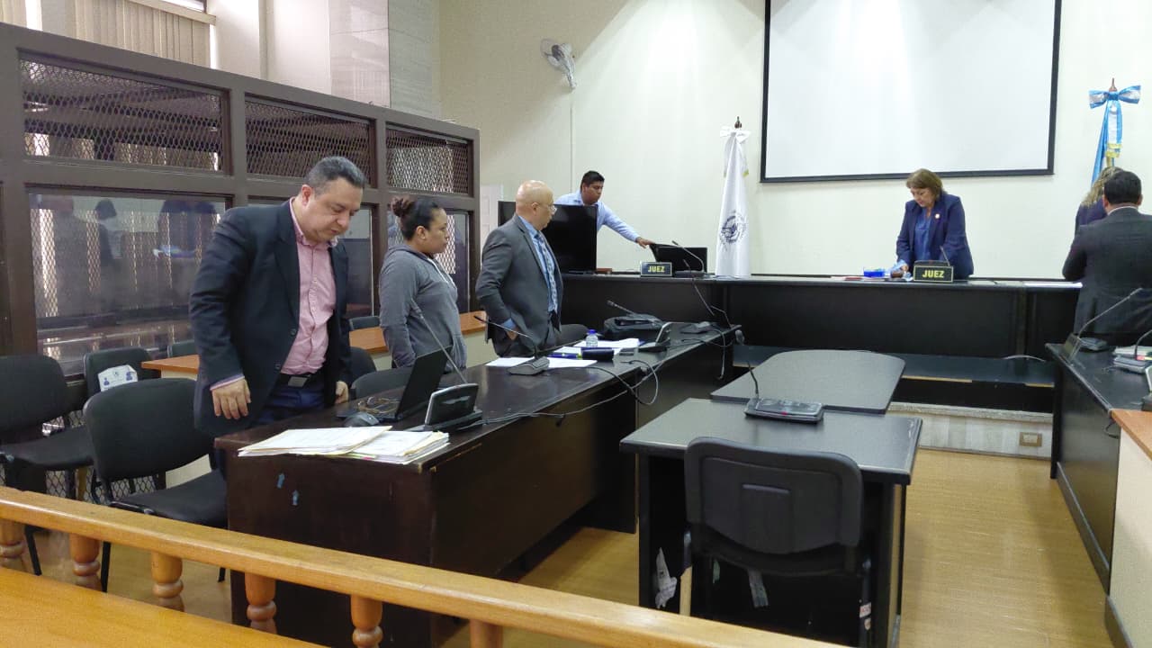 Tribunal otorga medida sustitutiva a exagente de PNC, señalada en muerte de Nelson Santamaría y Eldin Choc