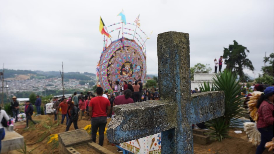 En Vivo: Santiago Sacatepéquez revive la magia de los barriletes gigantes entre colores y viento