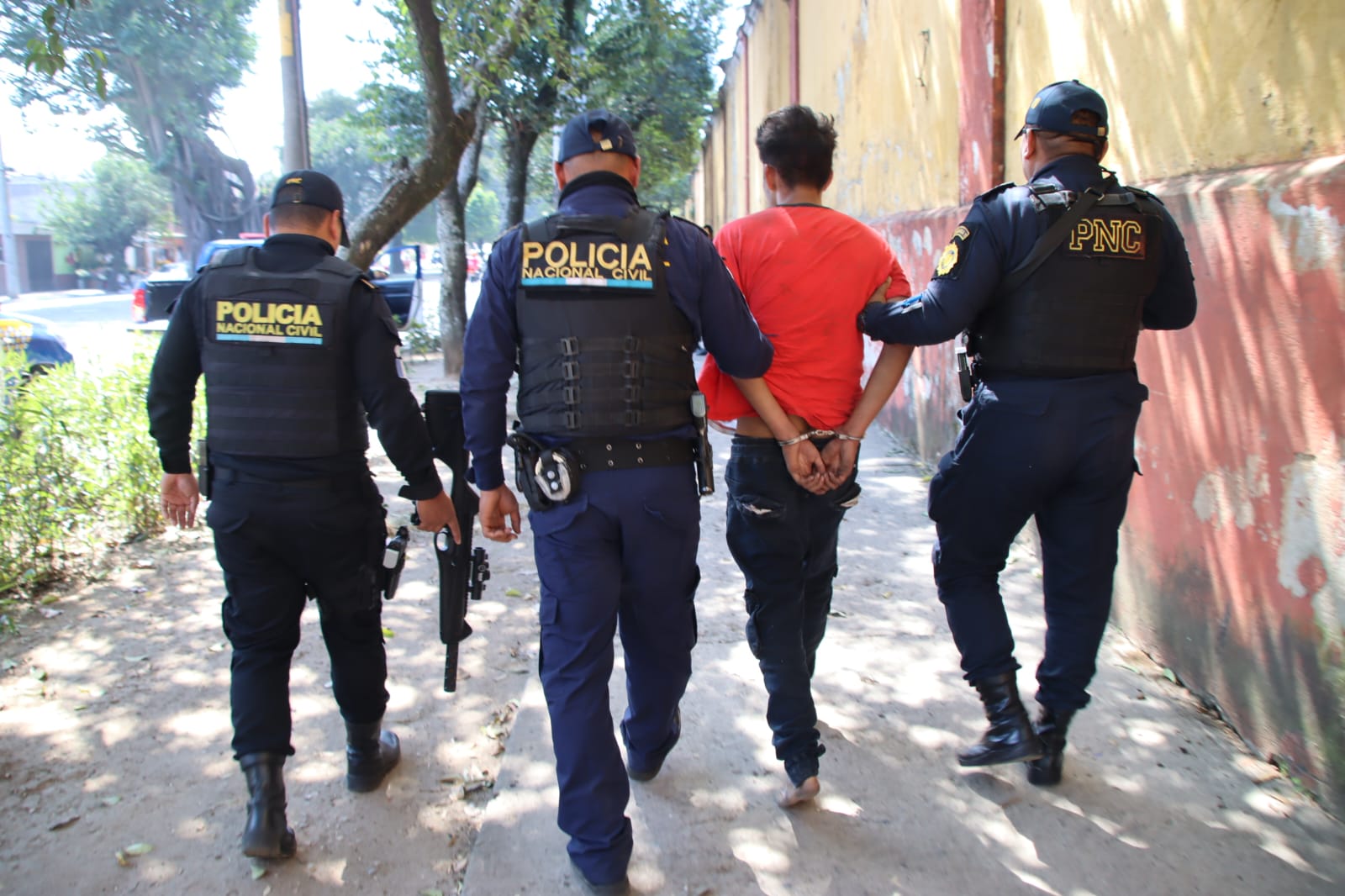 Alias “El Payaso”, supuesto integrante del Barrio 18, es detenido en zona 3 cuando intentaba huir armado