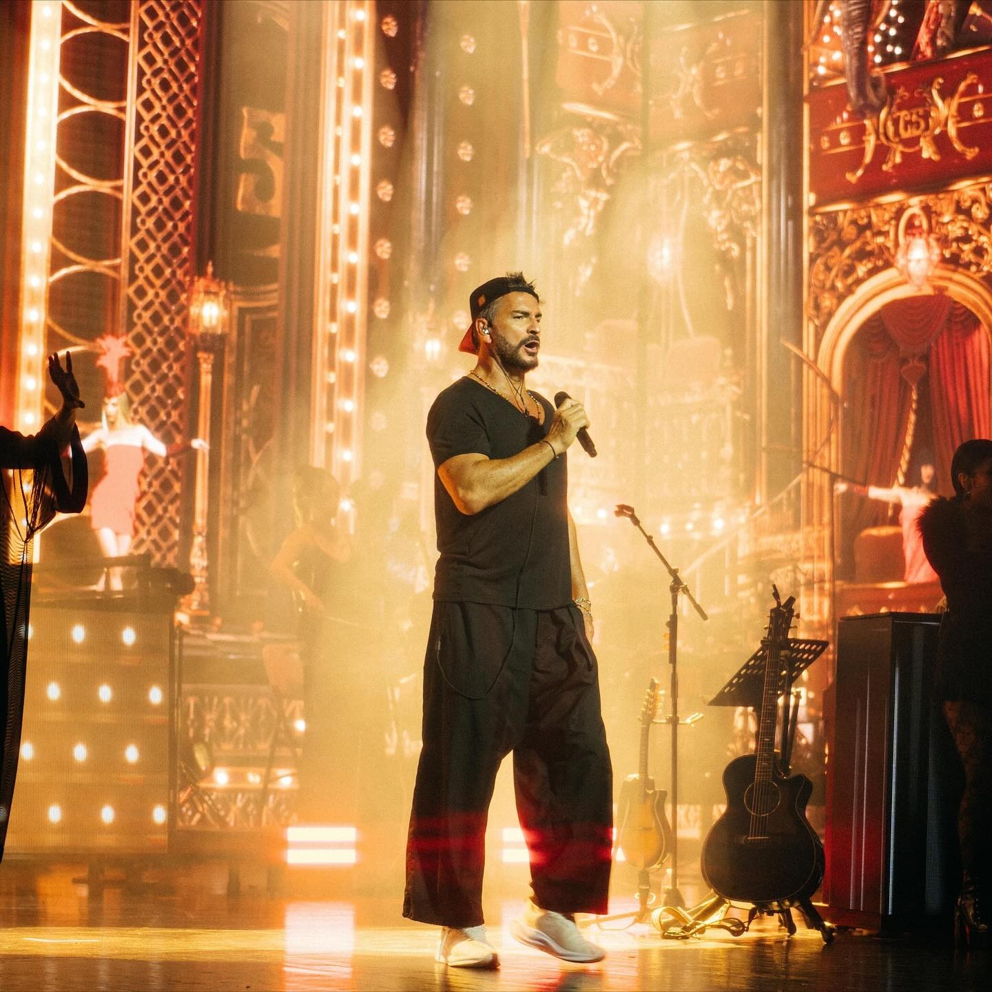 En concierto, Ricardo Arjona habla del rechazo que vivió en Guatemala por vivir en la zona 18