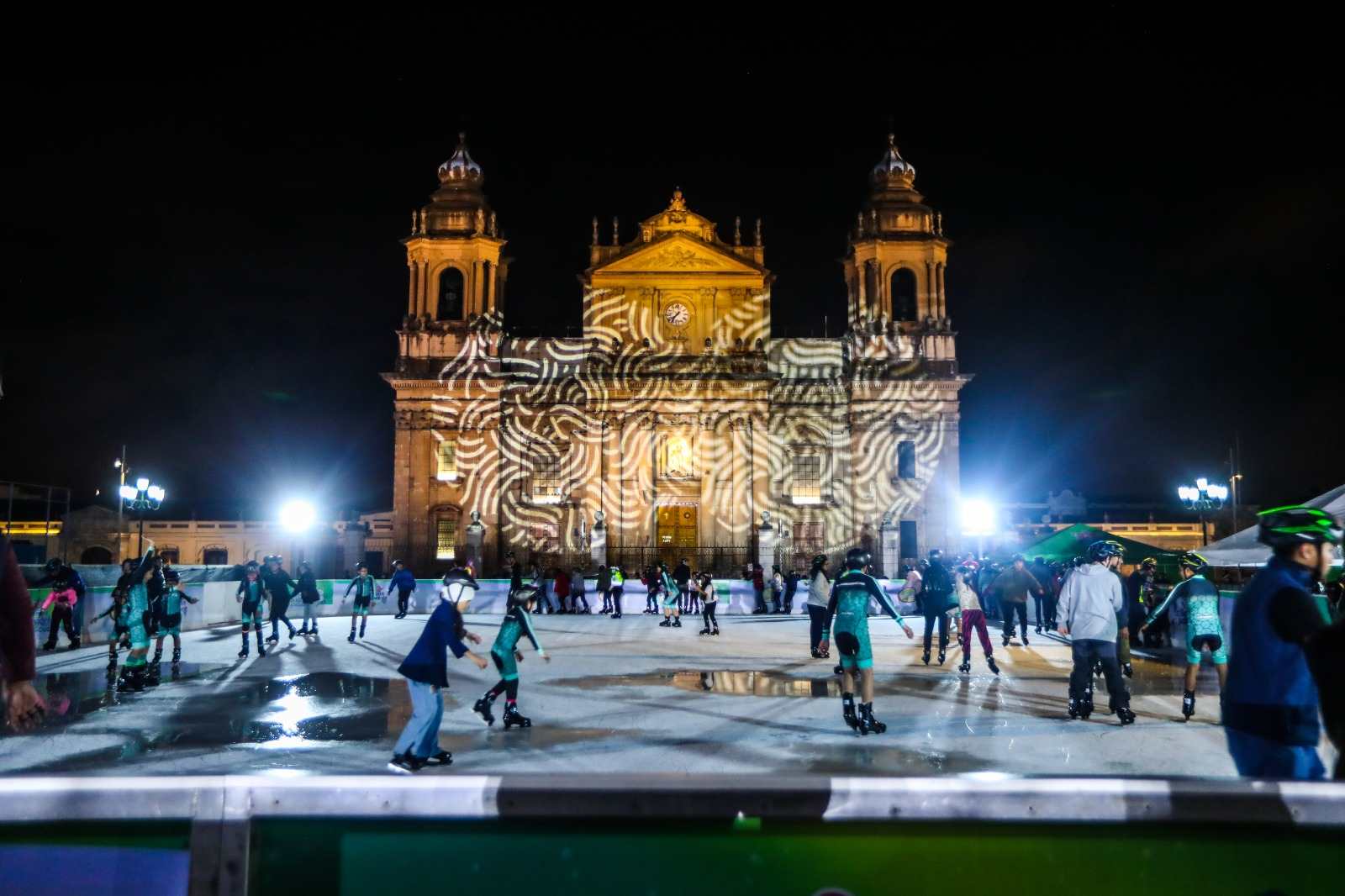 Festival Navideño en Plaza de la Constitución 2025: Inauguración, pista ...