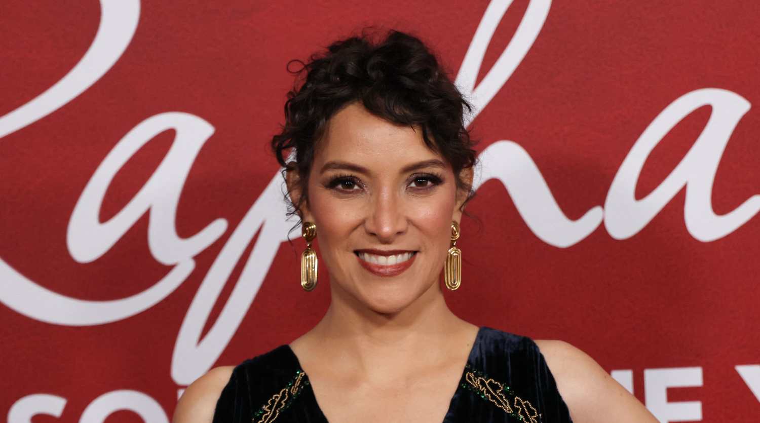 Gaby Moreno brilla al cantar “¿Qué tal te va sin mí?” durante el homenaje a Raphael como Persona del Año en los Latin Grammy 2025