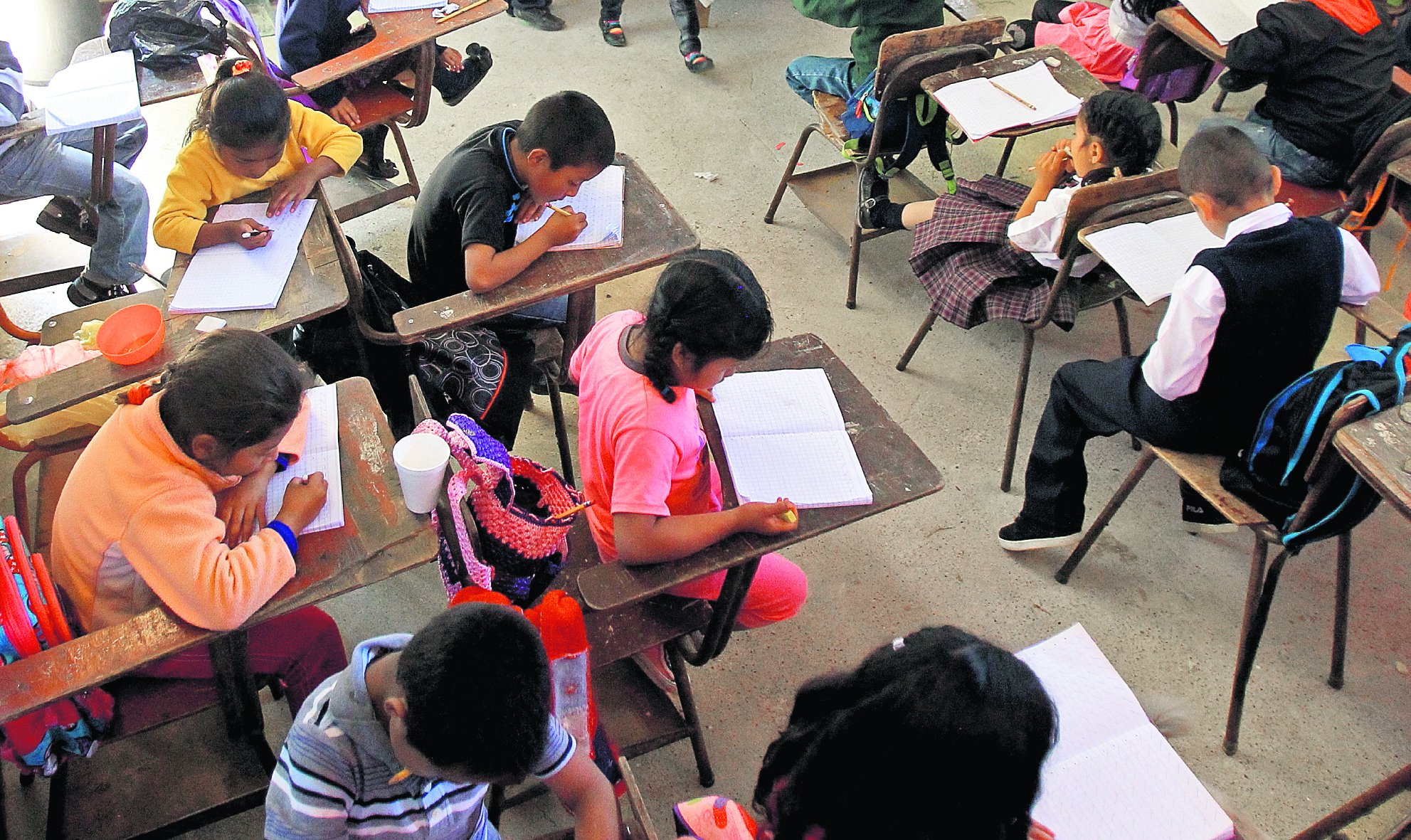 Luego de suspensión de clases por huelga del STEG, Mineduc implementa tutorías en 12 departamentos