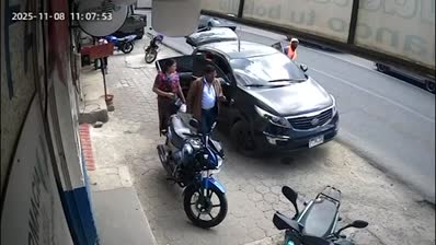 Fiscales del Ministerio Público embalaron 112 indicios en la escena del crimen donde fueron asesinados José Elías Ramírez Andrés y María Ana Delfina Andrés Grande, en Parramos, Chimaltenango. 