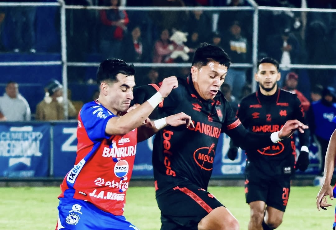 Municipal se queda con los 3 puntos ante Xelajú MC por alineación indebida y recupera el liderato