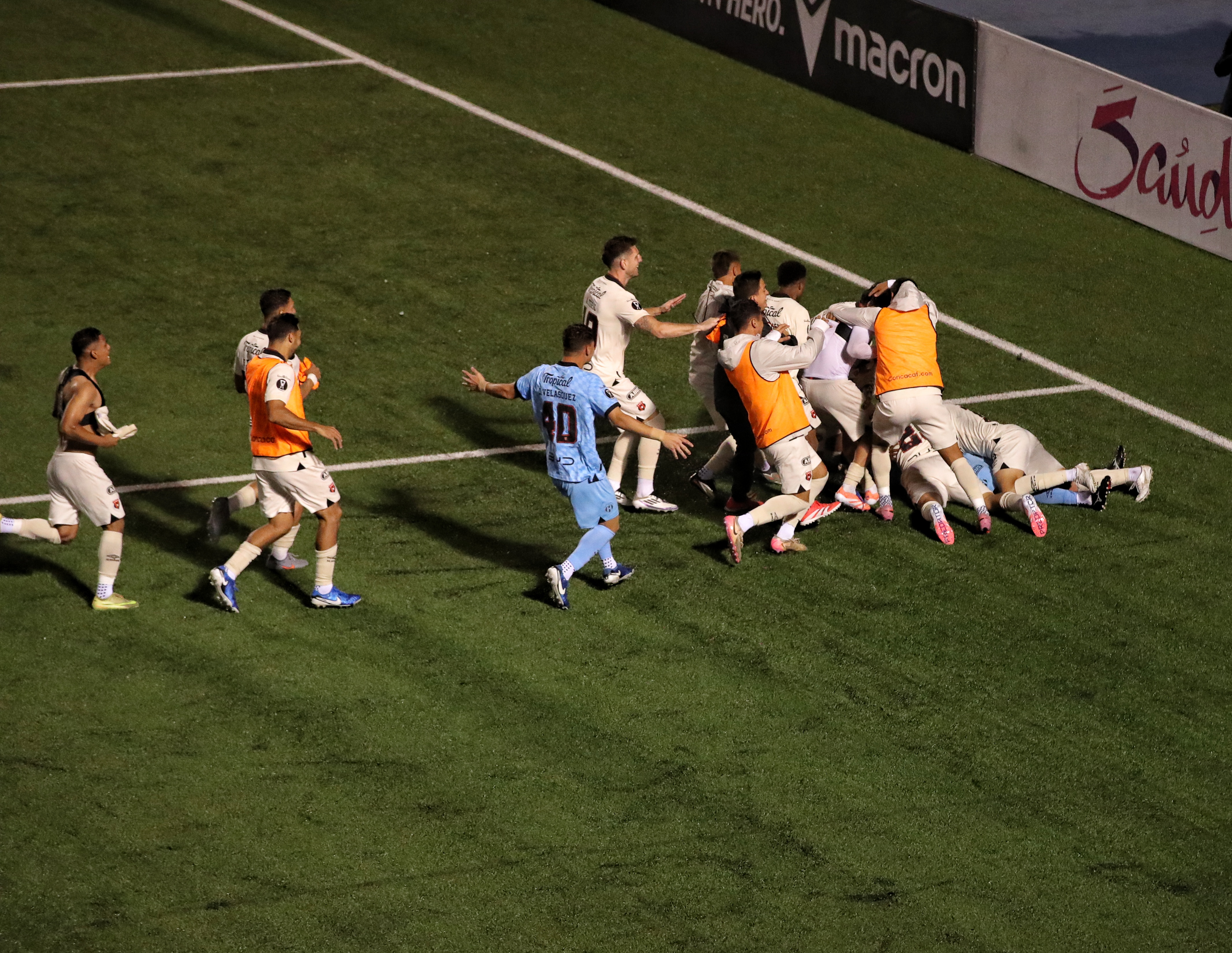 Liga Deportiva Alajuelense se consagra tricampeón de la Copa Centroamericana. (Foto Prensa Libre: Esbin García).
