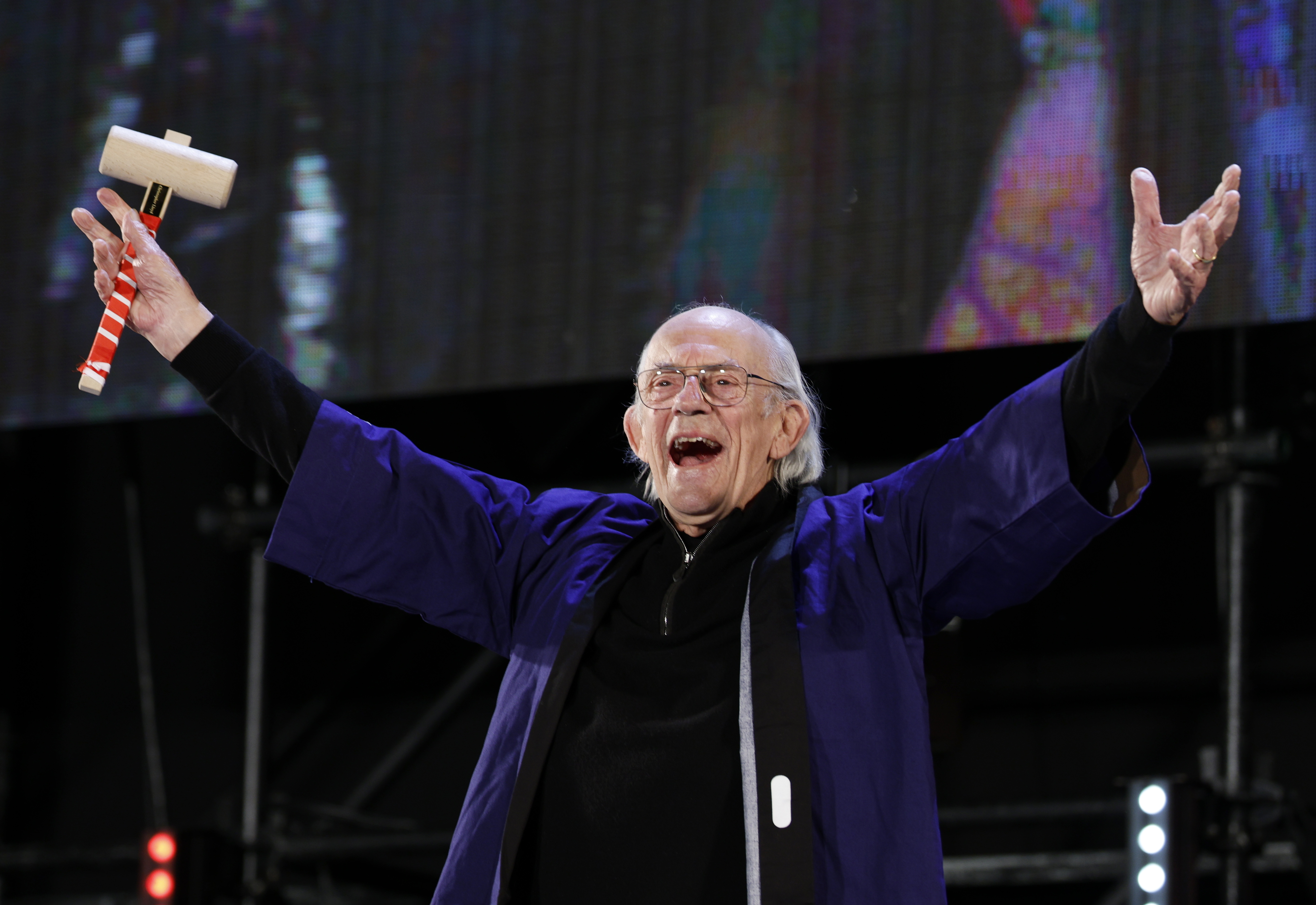 CHIBA (Japan), 05/12/2025.- Actor Christopher Lloyd attends the opening ceremony of the Tokyo Comic Con 2025 at Makuhari Messe in Chiba, Japan, 05 December 2025. The three-day long convention will be opened to the public until 07 December 2025. (Japón, Tokio) EFE/EPA/FRANCK ROBICHON