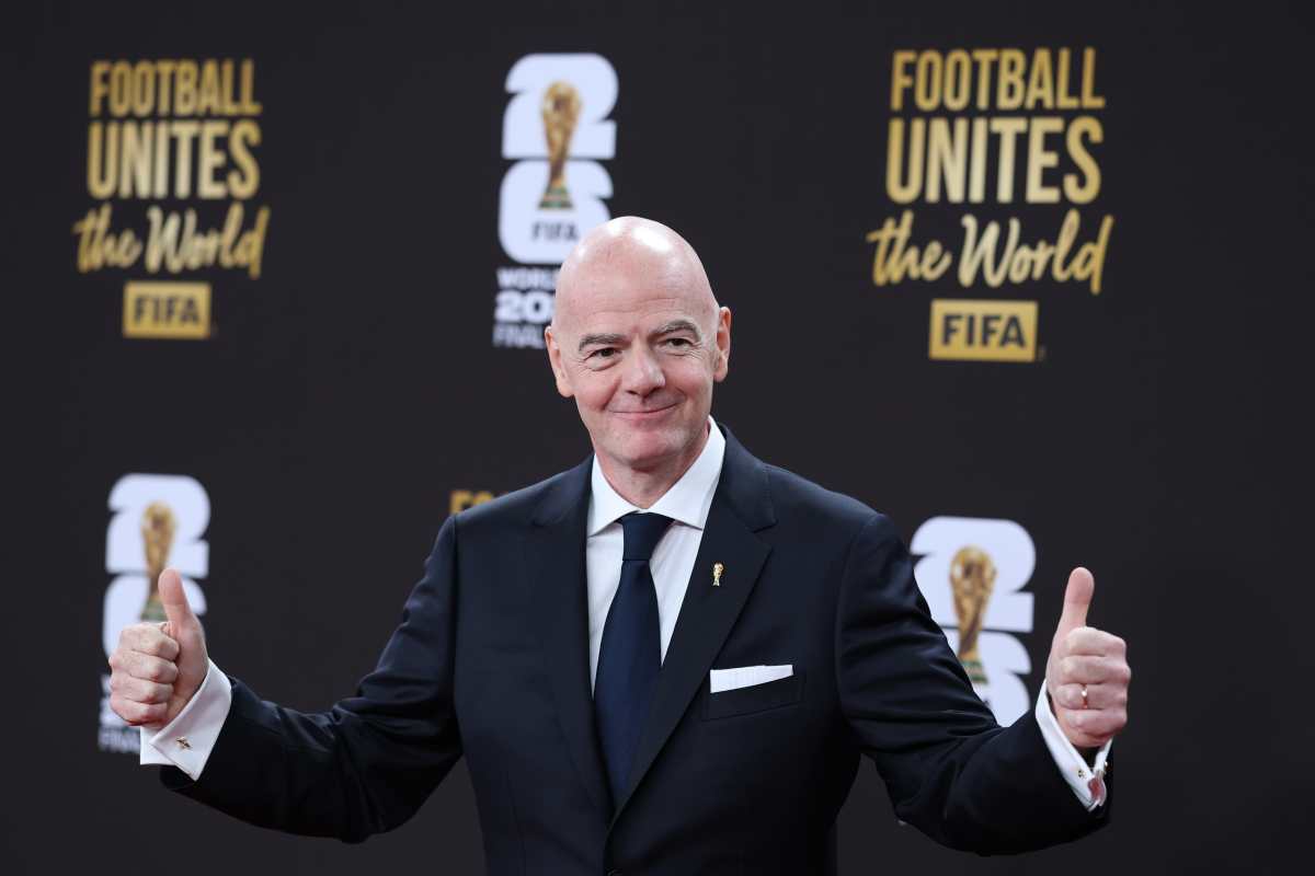AME6130. WASHINGTON (ESTADOS UNIDOS), 05/12/2025.- El presidente de la FIFA, Gianni Infantino, posa en la alfombra roja previo al sorteo del Mundial de Fútbol FIFA 2026 este viernes, en el Kennedy Center de Washington (Estados Unidos). EFE/ Octavio Guzmán