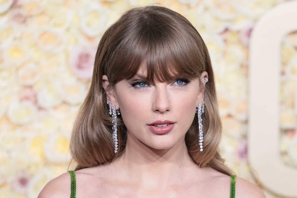 Taylor Swift es una de las artistas de música en vivo con mayor recaudación, conocida por sus canciones autobiográficas y sus reinvenciones artísticas. Según Forbes, Taylor Swift es la música femenina más rica del mundo y ahora busca proteger su voz de la Inteligencia Artificial.  (Foto Prensa Libre: EFE)