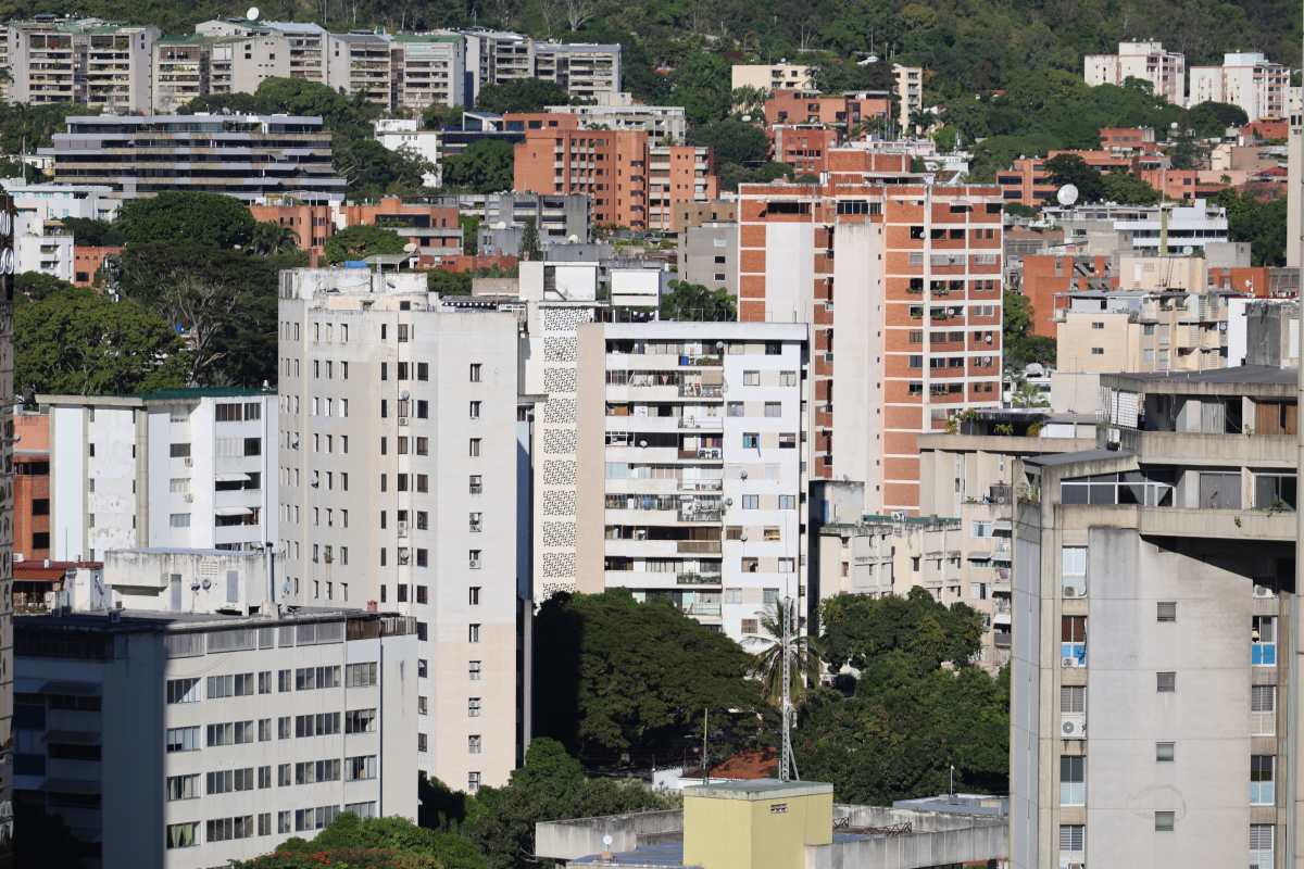AME7790. CARACAS (VENEZUELA), 12/12/2025.- Fotografía general donde se observan algunos edificios |este viernes, en Caracas (Venezuela). EFE/ Miguel Gutiérrez