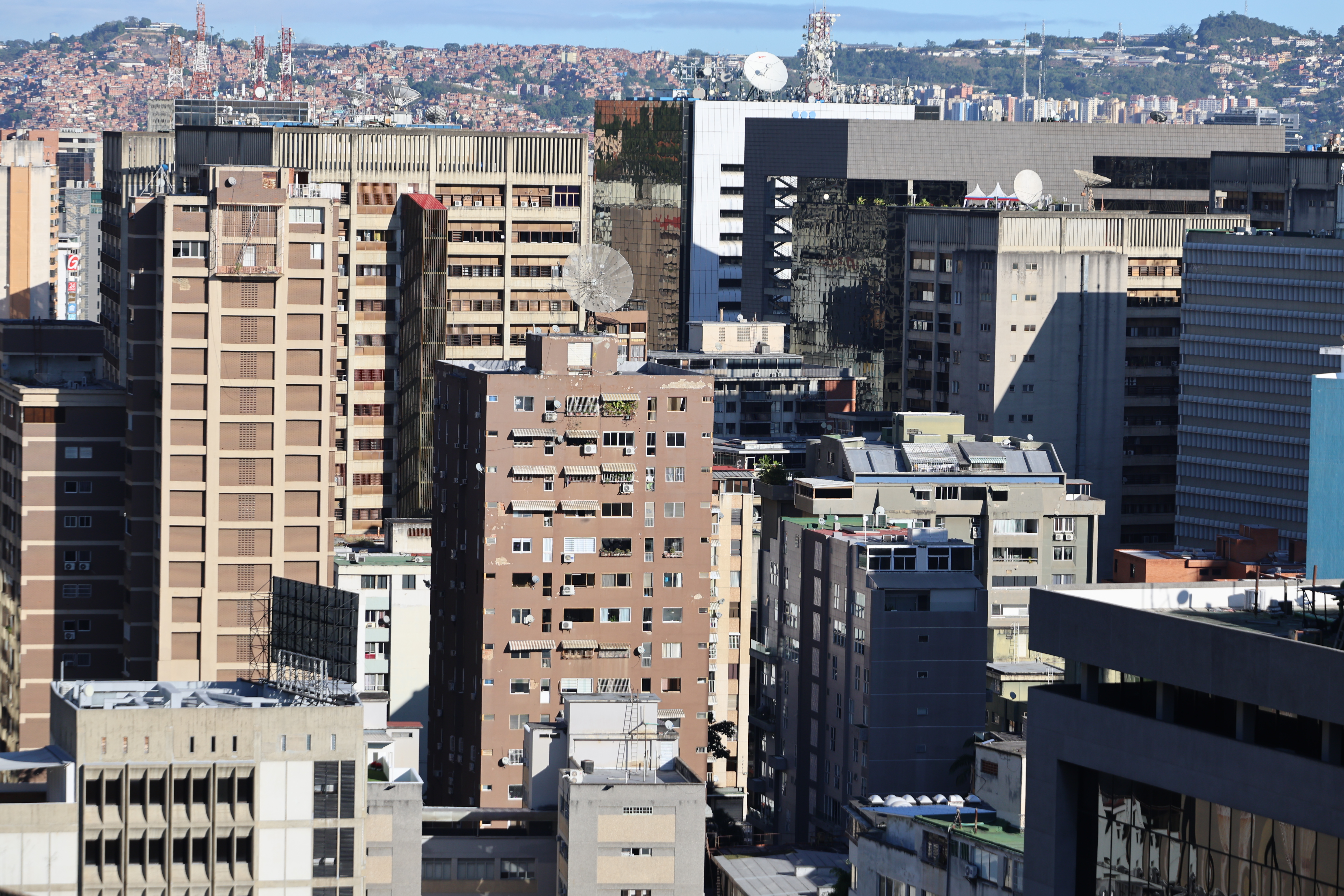 AME7790. CARACAS (VENEZUELA), 12/12/2025.- Fotografía general donde se observan algunos edificios |este viernes, en Caracas (Venezuela). EFE/ Miguel Gutiérrez