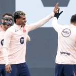 GRAFCAT5688. SANT JOAN DESPÍ (BARCELONA), 15/12/2025.- Los jugadores del FC Barcelona Eric García (i), Lamine Yamal y Pedri González (d) durante el entrenamiento de su equipo en la ciudad deportiva Joan Gamper para preparar el partido de Copa del Rey que mañana disputarán ante el Guadalajara. EFE/Enric Fontcuberta.