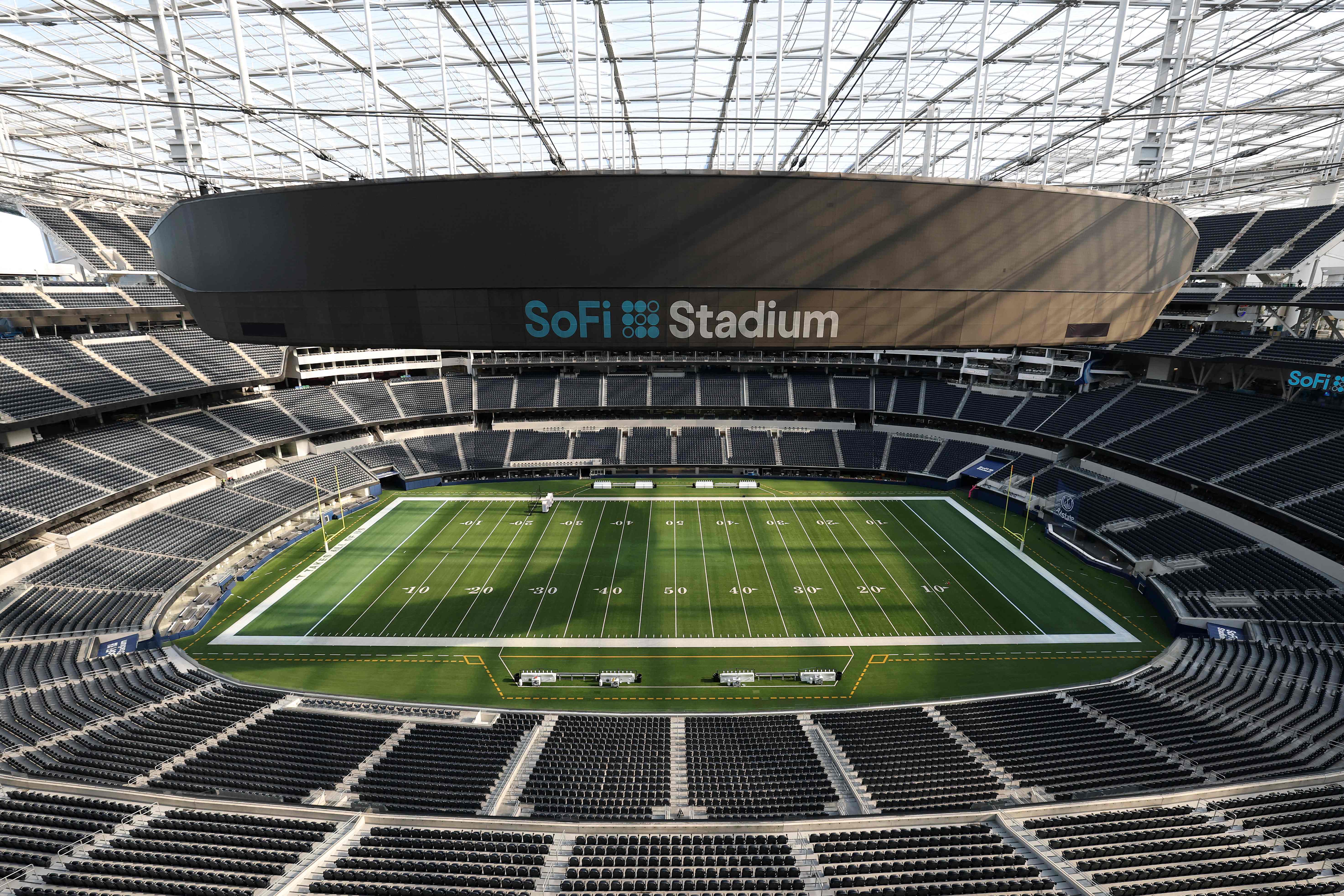 INGLEWOOD, CALIFORNIA - DECEMBER 10: A general view of the inside of the stadium at SoFi Stadium on December 10, 2025 in Inglewood, California.   Dan Mullan/Getty Images/AFP (Photo by Dan Mullan / GETTY IMAGES NORTH AMERICA / Getty Images via AFP)