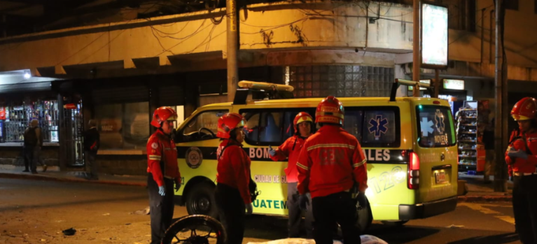 Un fallecido en colisión múltiple en la zona 1