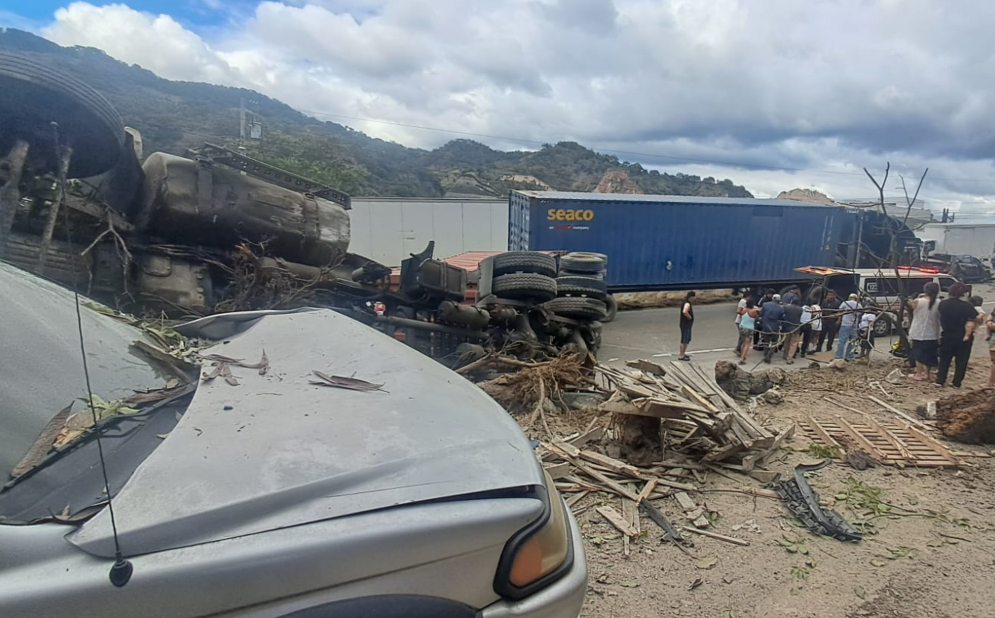 Múltiple colisión complica el tránsito en el km 30 de la ruta al Atlántico