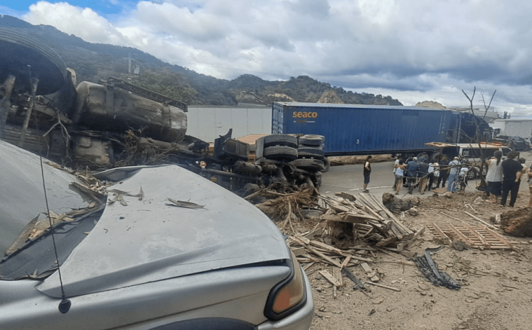 Múltiple colisión complica el tránsito en el km 3