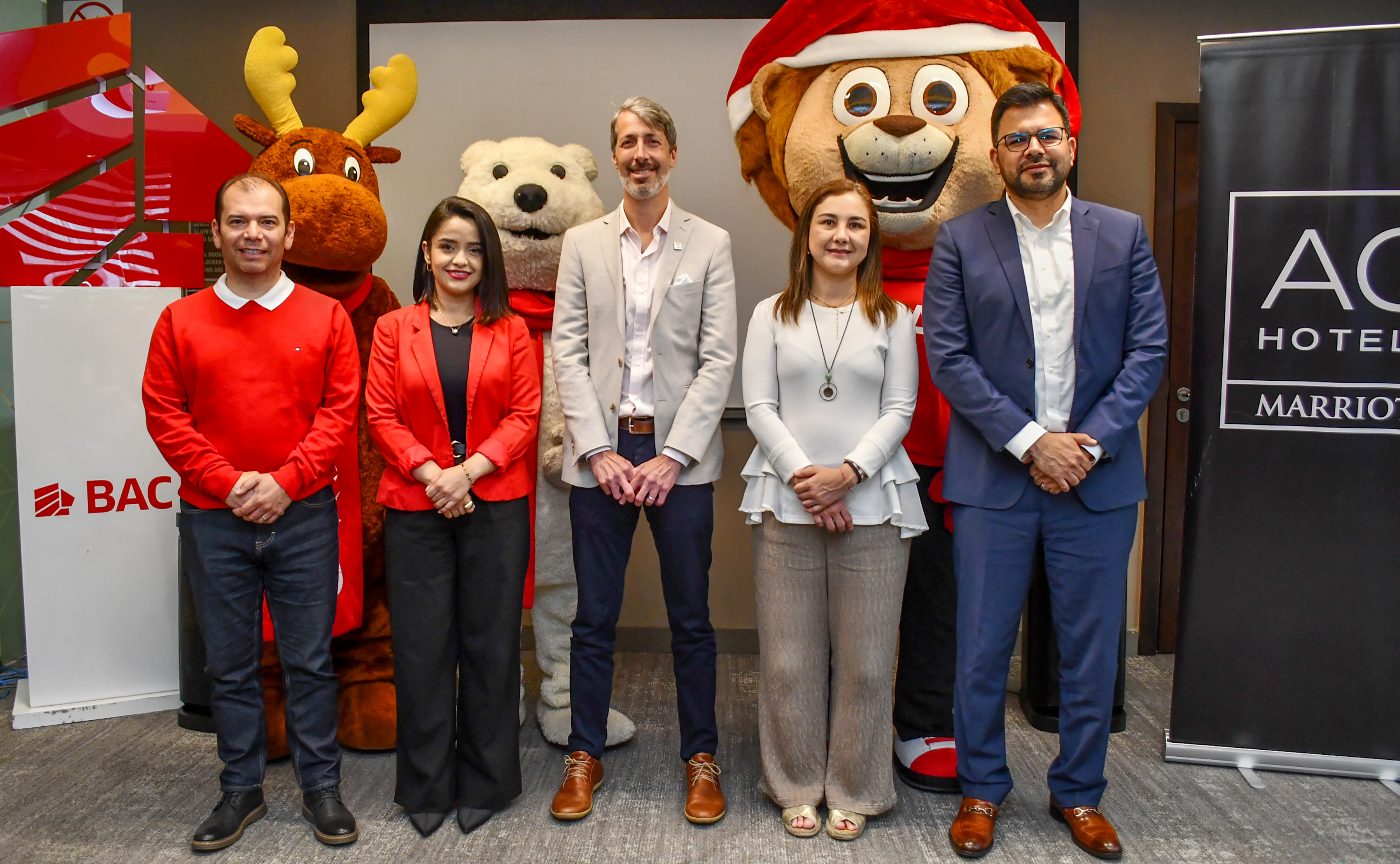 La Navidad vuelve a elevarse sobre los cielos de Ciudad Cayalá