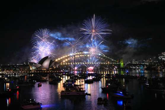 Fireworks light up the midnight sky over Sydney Harbour Bridge and Sydney Opera House during New Years Day celebrations in Sydney on January 1, 2026. (Photo by Saeed KHAN / AFP)
