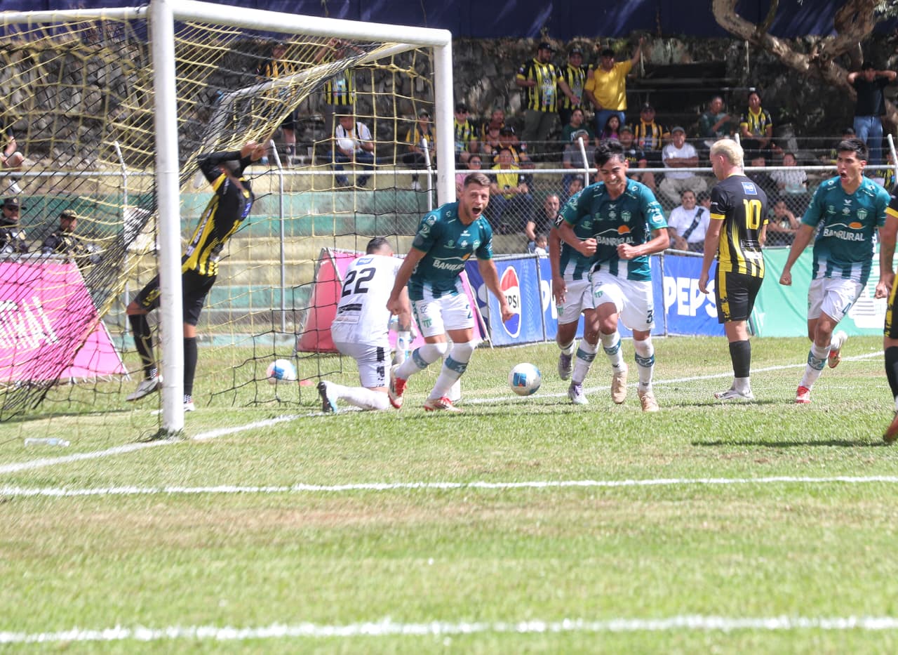 Antigua GFC toma ventaja en la serie y se apunta como firme candidato para estar en la gran final. (Foto Prensa Libre: Byron Rivera Baiza).