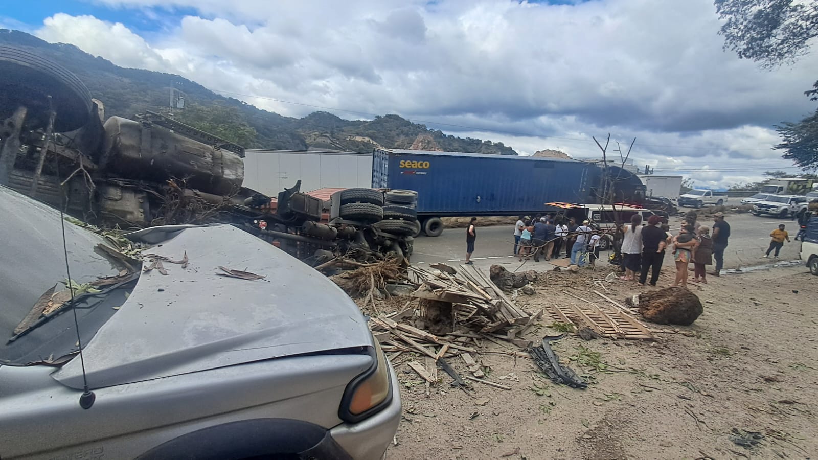 Más de 25 kilómetros de fila causa accidente de tráiler en ruta al Atlántico